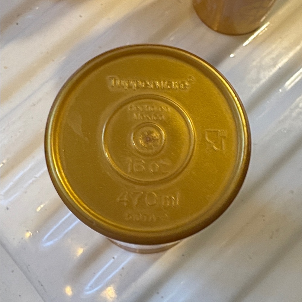 Vintage Gold Tupperware Christmas Tumblers Set of 4 - Picture 4 of 6